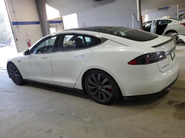 5YJSA1E4XFF110720 - 2015 TESLA MODEL S WHITE photo 2
