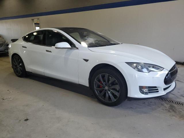 5YJSA1E4XFF110720 - 2015 TESLA MODEL S WHITE photo 4