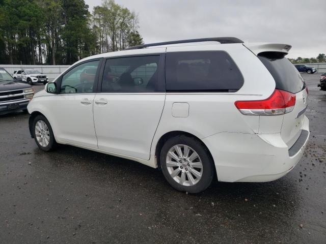 5TDYK3DC8CS227974 - 2012 TOYOTA SIENNA XLE WHITE photo 2