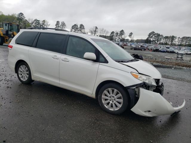 5TDYK3DC8CS227974 - 2012 TOYOTA SIENNA XLE WHITE photo 4