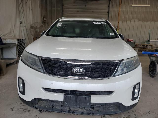 5XYKTDA72FG645433 - 2015 KIA SORENTO LX WHITE photo 5