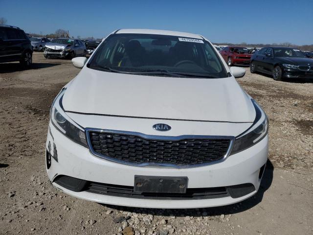 3KPFL4A79JE241262 - 2018 KIA FORTE LX WHITE photo 5