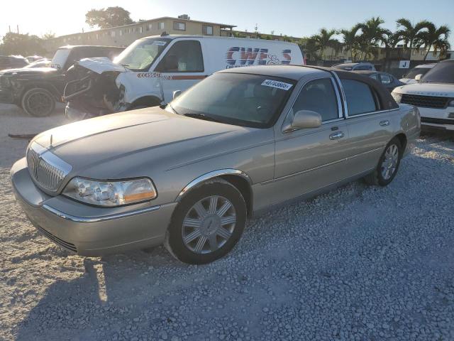 1LNHM81W64Y664976 - 2004 LINCOLN TOWN CAR EXECUTIVE Braun Foto 1