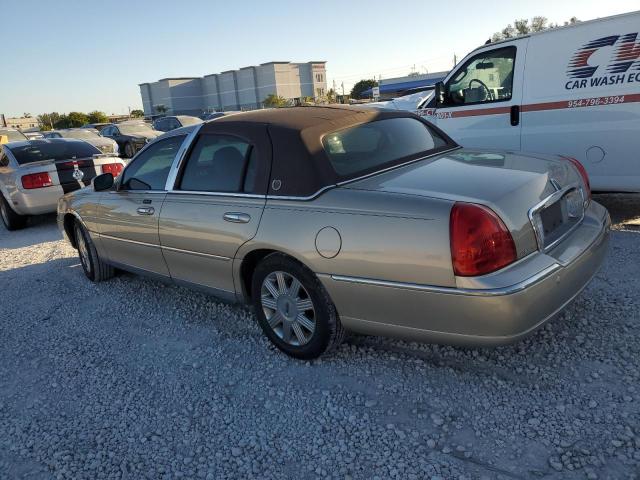 1LNHM81W64Y664976 - 2004 LINCOLN TOWN CAR EXECUTIVE Braun Foto 2
