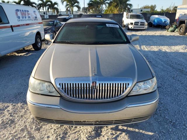 1LNHM81W64Y664976 - 2004 LINCOLN TOWN CAR EXECUTIVE Braun Foto 5