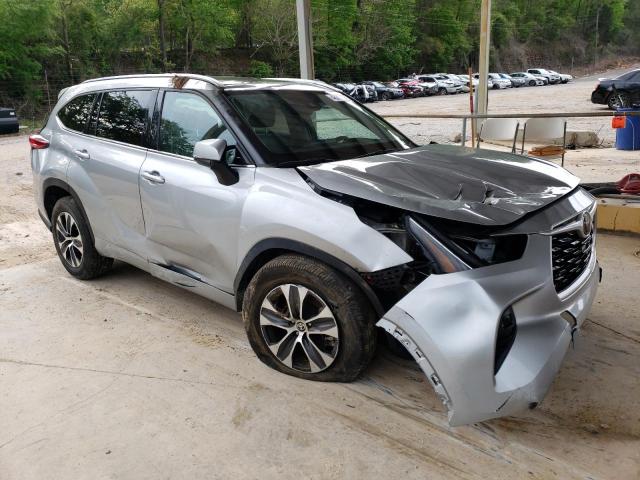 5TDGZRAH3MS040640 - 2021 TOYOTA HIGHLANDER XLE 银色 照片 4