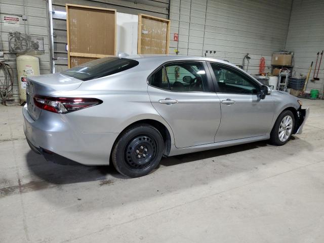 4T1C11AK4NU630647 - 2022 TOYOTA CAMRY LE GRAY photo 3