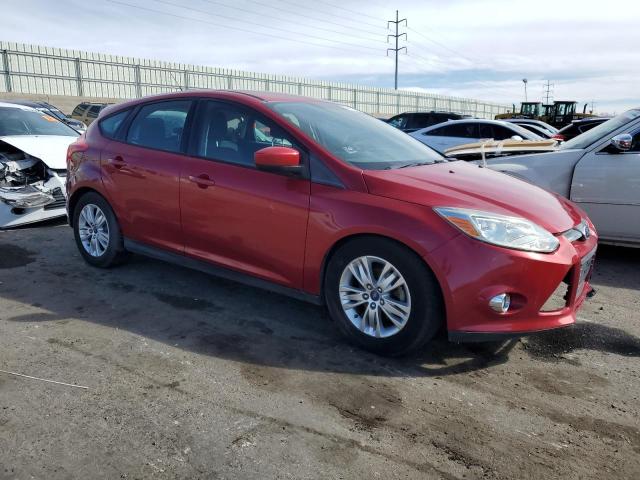 1FAHP3K28CL370989 - 2012 FORD FOCUS SE RED photo 4