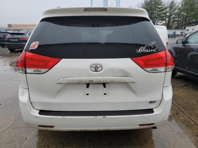 5TDYK3DC0DS340724 - 2013 TOYOTA SIENNA XLE WHITE photo 6