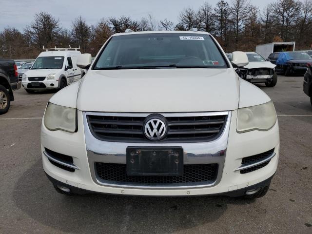 WVGBE77L38D032413 - 2008 VOLKSWAGEN TOUAREG 2 V6 WHITE photo 5