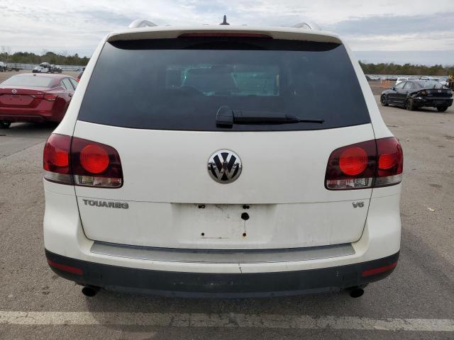 WVGBE77L38D032413 - 2008 VOLKSWAGEN TOUAREG 2 V6 WHITE photo 6