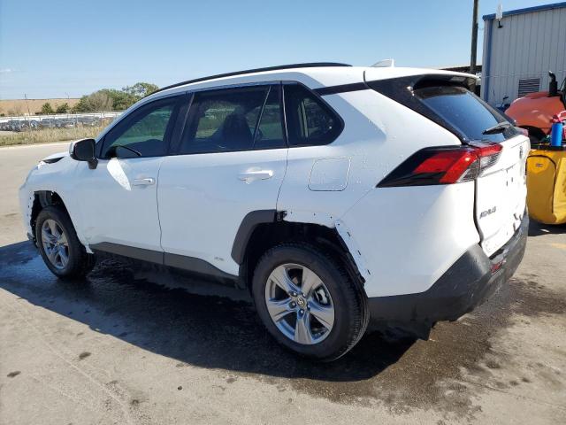 4T3RWRFV2RU115964 - 2024 TOYOTA RAV4 XLE WHITE photo 2