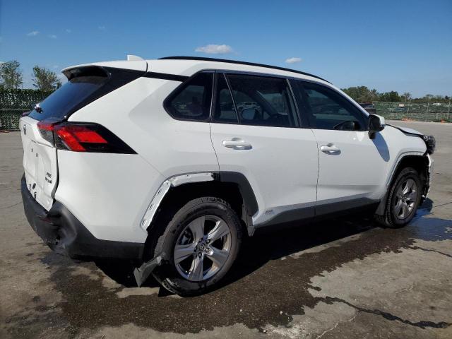 4T3RWRFV2RU115964 - 2024 TOYOTA RAV4 XLE WHITE photo 3