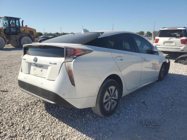 JTDKARFU4J3061386 - 2018 TOYOTA PRIUS WHITE photo 3