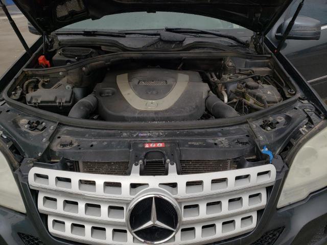 4JGBB8GBXBA671676 - 2011 MERCEDES-BENZ ML 350 4MATIC GRAY photo 11