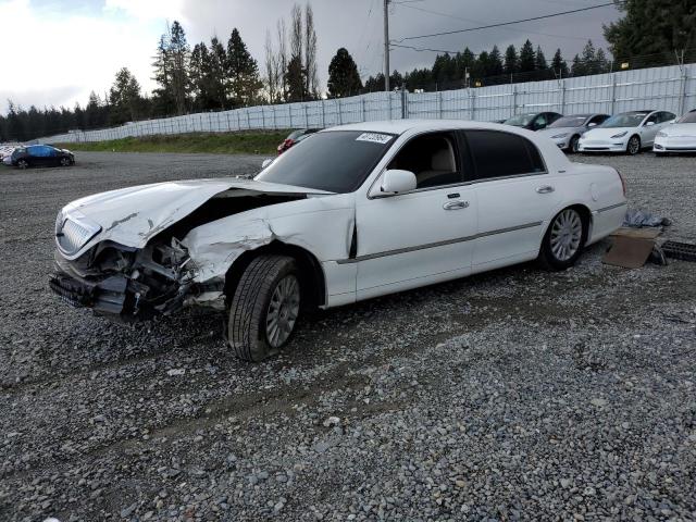 2003 LINCOLN TOWN CAR SIGNATURE, 