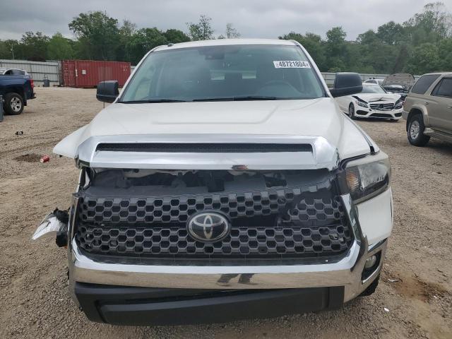 5TFEY5F12JX231681 - 2018 TOYOTA TUNDRA CREWMAX SR5 WHITE photo 5