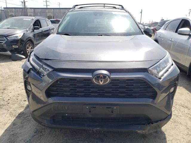 2T3C1RFV1KC020470 - 2019 TOYOTA RAV4 XLE PREMIUM GRAY photo 5