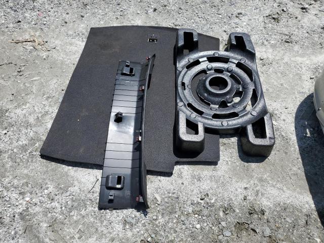 1G4ZP5SSXJU140593 - 2018 BUICK LACROSSE ESSENCE 银色 照片 12