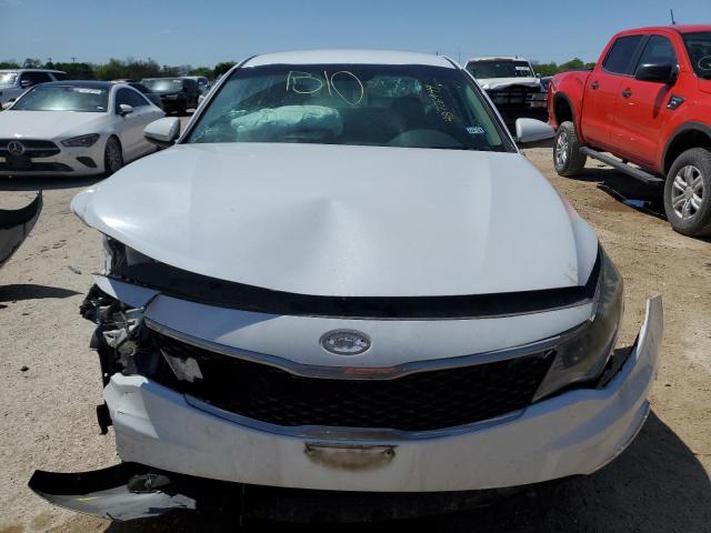 5XXGT4L39JG207215 - 2018 KIA OPTIMA LX WHITE photo 5