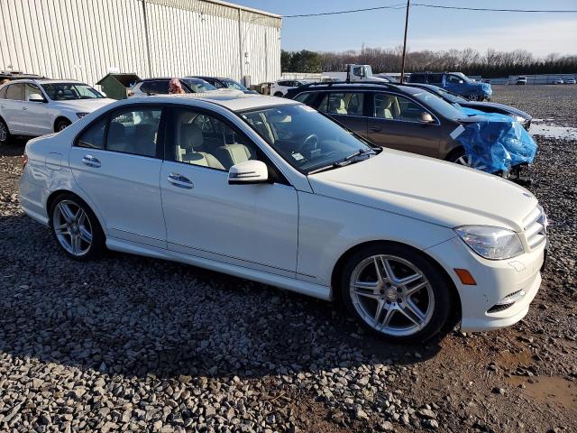 WDDGF8BB3BR157262 - 2011 MERCEDES-BENZ C 300 4MATIC WHITE photo 4