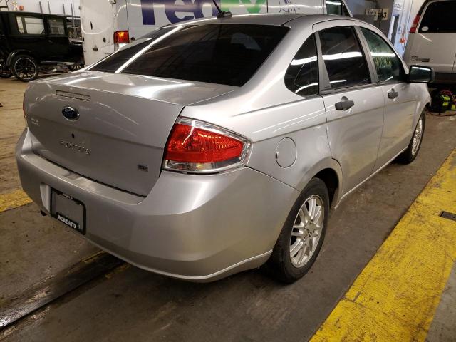 1FAHP35NX9W139833 - 2009 FORD FOCUS SE SILVER photo 4