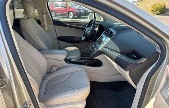 5LMCJ3D91HUL27895 - 2017 LINCOLN MKC RESERVE ოქროსფერი ფოტო 5