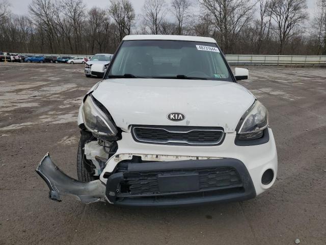 KNDJT2A52D7499673 - 2013 KIA SOUL WHITE photo 5