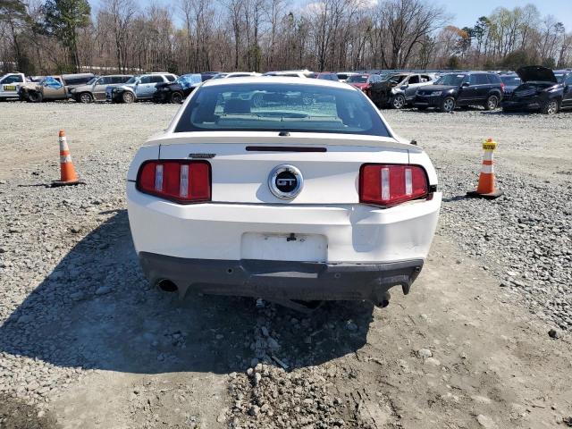 1ZVBP8CFXC5269274 - 2012 FORD MUSTANG GT WHITE photo 6