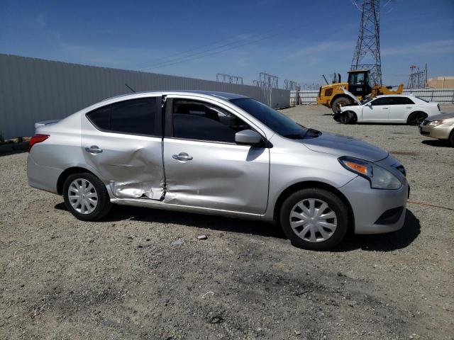 3N1CN7AP3HK449327 - 2017 NISSAN VERSA S SILVER photo 4