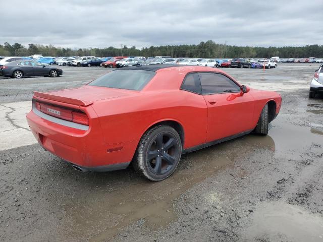 2C3CDYAG0DH646317 - 2013 DODGE CHALLENGER SXT RED photo 3