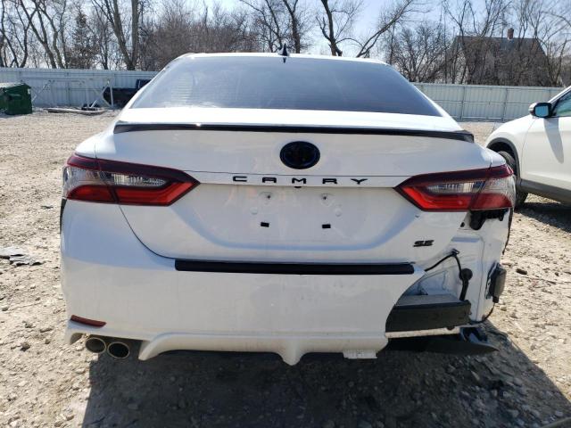 4T1T31AK0RU062932 - 2024 TOYOTA CAMRY SE NIGHT SHADE WHITE photo 6