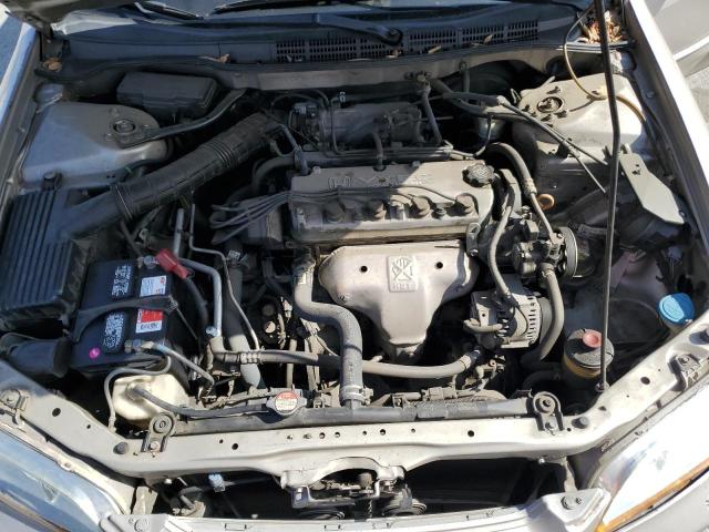 1HGCG5648WA119600 - 1998 HONDA ACCORD LX SILVER photo 11