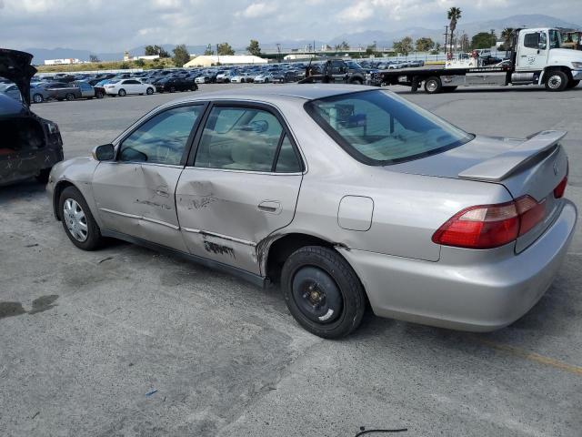 1HGCG5648WA119600 - 1998 HONDA ACCORD LX SILVER photo 2