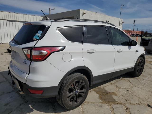 1FMCU9GD7JUA99484 - 2018 FORD ESCAPE SE WHITE photo 3