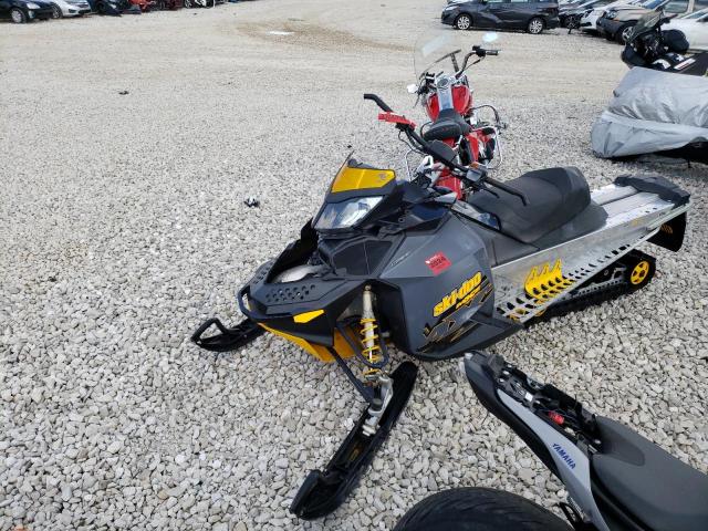 2BPSBU8D88V000032 - 2008 SKI DOO MXZ RENEGA BLACK photo 2