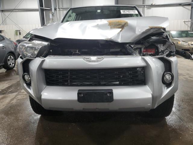 JTEBU5JR0E5168461 - 2014 TOYOTA 4RUNNER SR5 SILVER photo 5