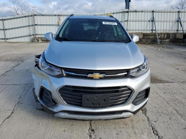 KL7CJLSB8KB885661 - 2019 CHEVROLET TRAX 1LT SILVER photo 5