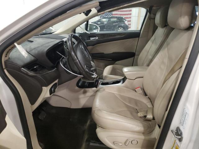 5LMCJ3D92JUL03501 - 2018 LINCOLN MKC RESERVE WHITE photo 7