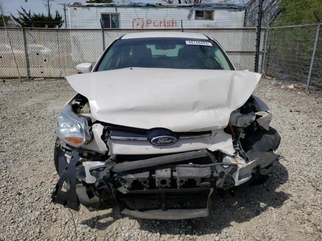 1FAHP3M25CL463823 - 2012 FORD FOCUS SEL WHITE photo 5