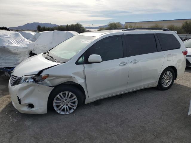 5TDYZ3DC8HS844083 - 2017 TOYOTA SIENNA XLE WHITE photo 1