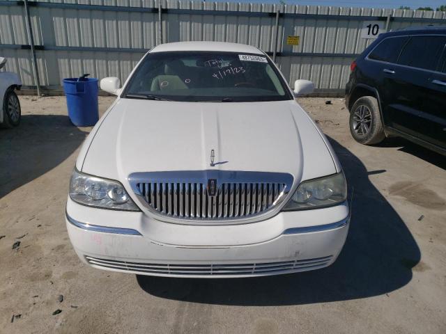 2LNBL8CV5AX610402 - 2010 LINCOLN TOWN CAR SIGNATURE LIMITED WHITE photo 5