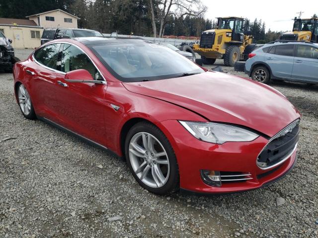 5YJSA1CN1DFP13399 - 2013 TESLA MODEL S RED photo 4