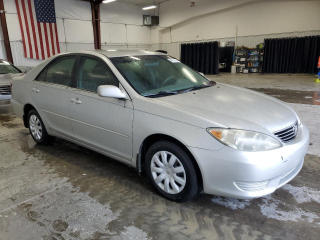 4T1BE32K05U044814 - 2004 TOYOTA CAMRY LE SILVER photo 4