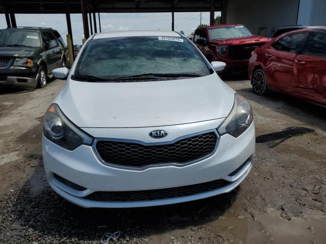 KNAFX4A61F5330853 - 2015 KIA FORTE LX WHITE photo 5