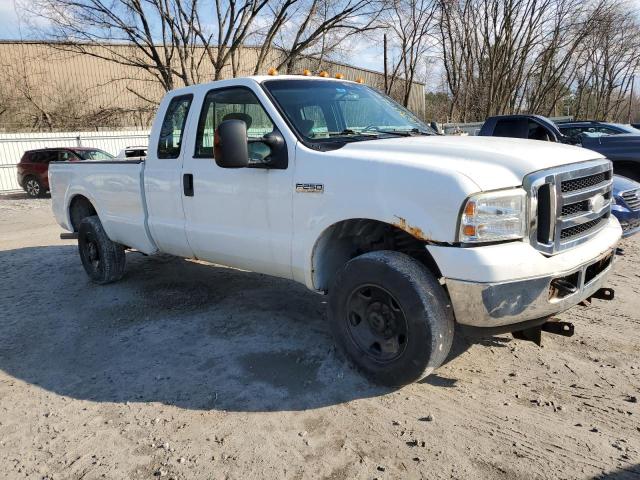 1FTSX21597EB18653 - 2007 FORD F250 SUPER DUTY WHITE photo 4