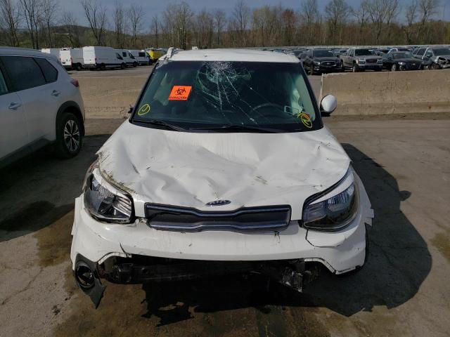 KNDJN2A26J7601259 - 2018 KIA SOUL WHITE photo 5