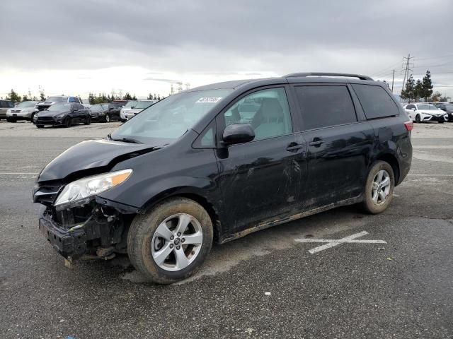 2018 TOYOTA SIENNA LE, null