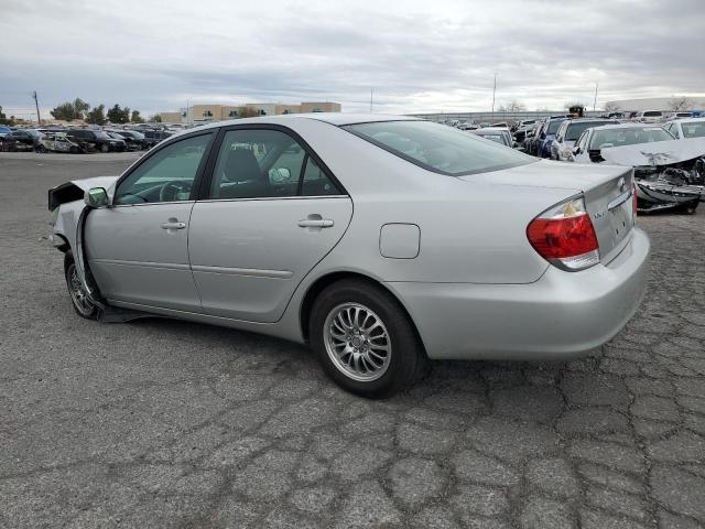 4T1BE32K25U579353 - 2005 TOYOTA CAMRY LE SILVER photo 2