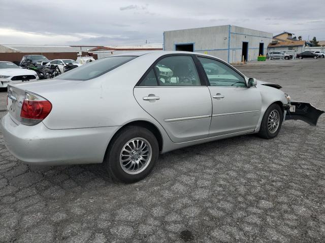 4T1BE32K25U579353 - 2005 TOYOTA CAMRY LE SILVER photo 3